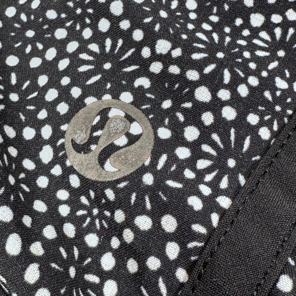 Lululemon Tracker Shorts Black White Geo Print Running Shorts 8 Freckle Flower - Picture 4 of 8